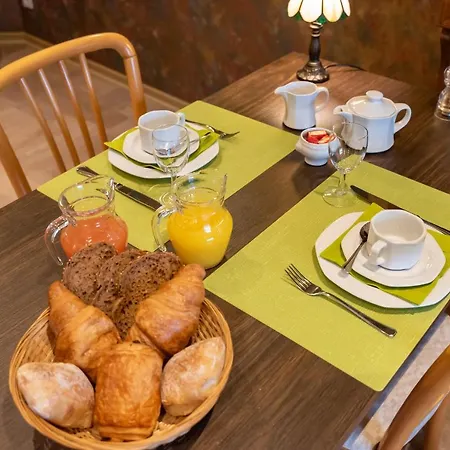 Le Cor De Chasse Hotel 2*